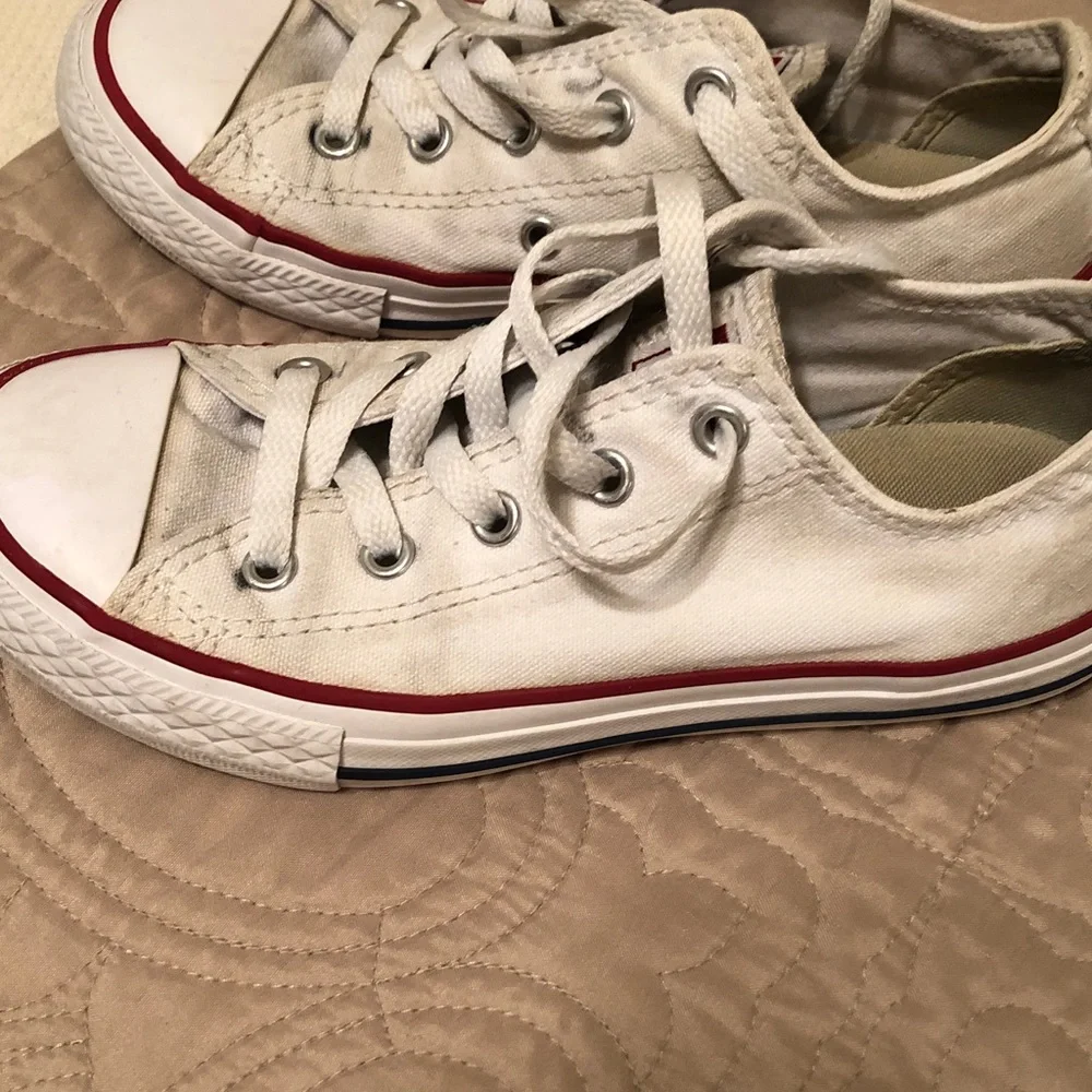 Converse Kids Low-Top Sneakers in White with Red Trim